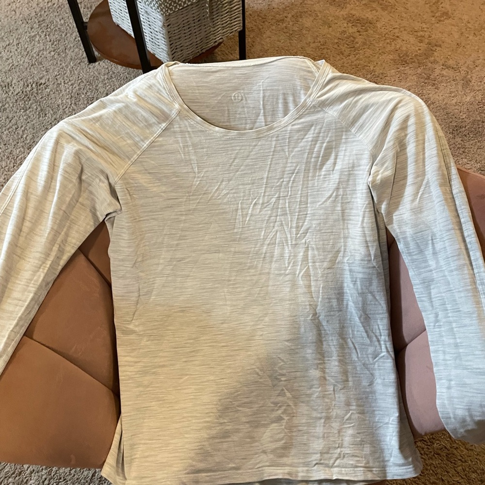 Lululemon Emerald Long Sleeve in Wee are from space